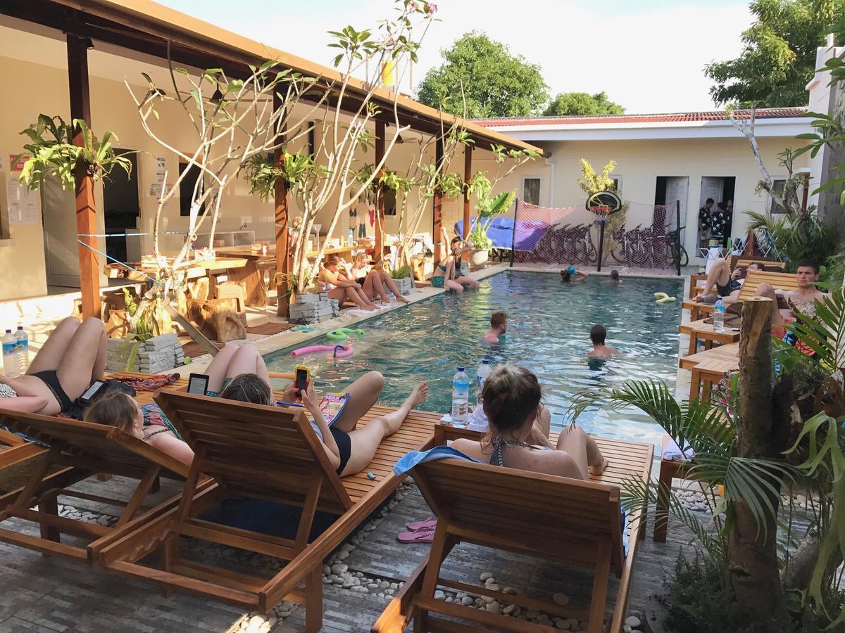 Atlas Gili Party Hostel Gili Trawangan Esterno foto