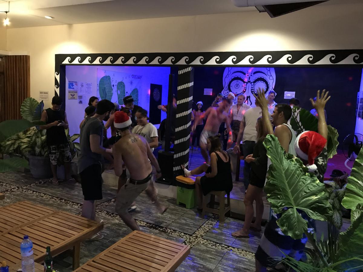Atlas Gili Party Hostel Gili Trawangan Esterno foto