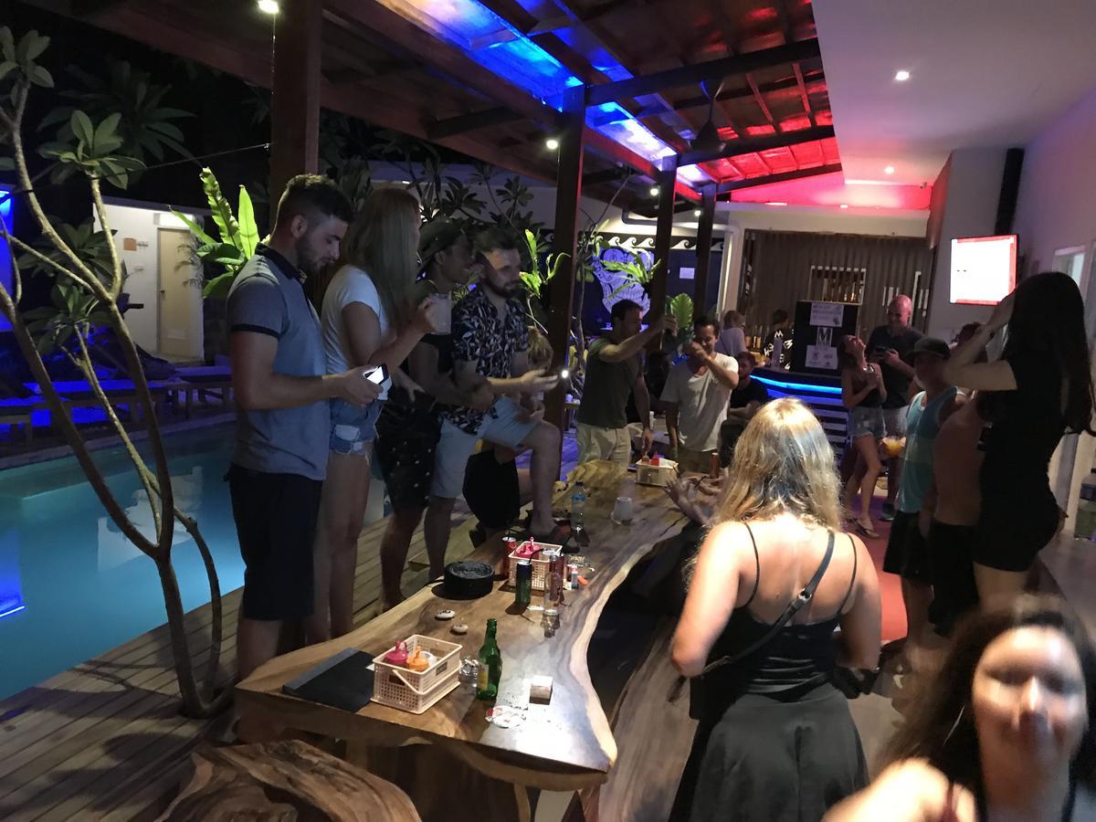 Atlas Gili Party Hostel Gili Trawangan Esterno foto