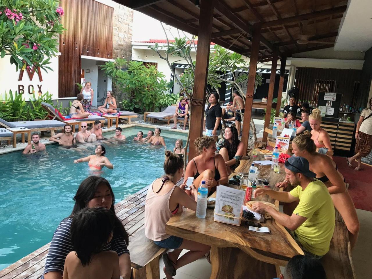 Atlas Gili Party Hostel Gili Trawangan Esterno foto